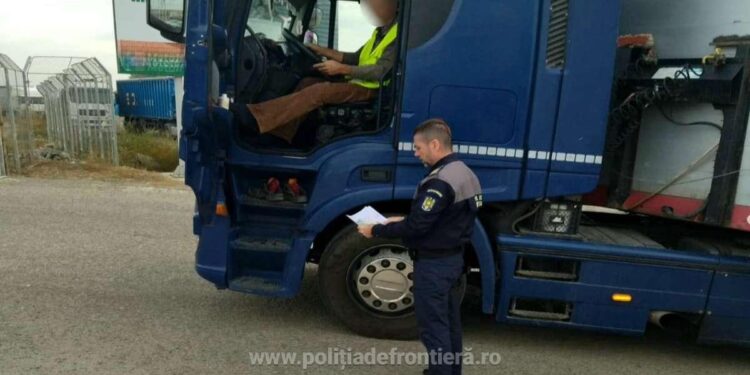 Șofer profesionist cu permis suspendat, depistat la volan în Punctul Poliției de Frontieră Brăila