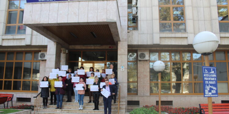 Angajatii Casei de Pensii Braila doresc asimilarea drepturilor lor salariale cu cele de la nivel central