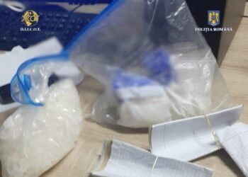 Brăileancă depistată având asupra sa aproximativ 900 de grame de cristal (3-CMC, drog de mare risc), disimulate în interiorul unui obiect vestimentar