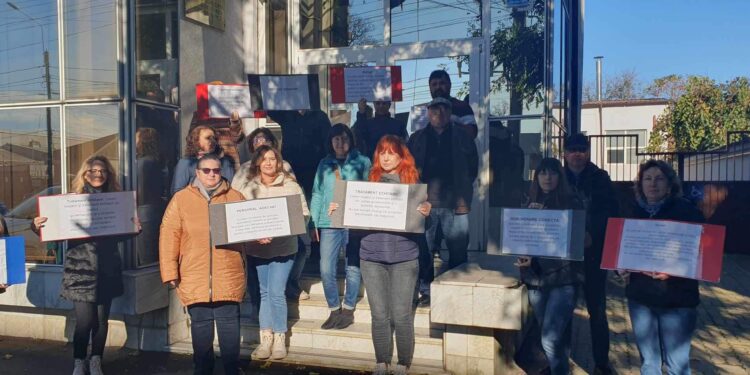Încă o zi de proteste la CJP, AJPIS și AJOFM
