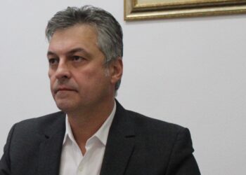 Cătălin Canciu: Burse de merit pentru elevi cu medii sub 4.99 sunt acordate doar la elevi de clasa a IX-a