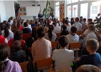 Polițiști din cadrul Compartimentului Analiza și Prevenirea Criminalității au desfășurat activități informativ-preventive cu peste 170 de elevi de la două unități de învățământ din județul Brăila