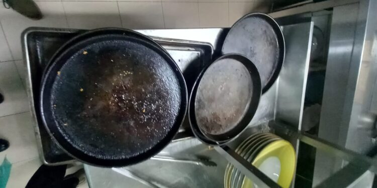 260 kg produselor alimentare neconforme descoperite de comisarii de la CJPC Brăila în urma unui control la un cunoscut restaurant din municipiul Brăila