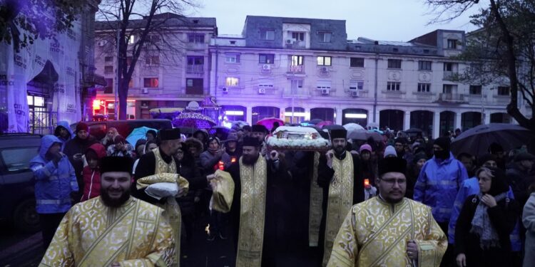 Procesiune cu sfintele moaşte în municipiul Brăila