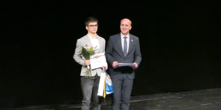 144 de elevi olimpici internațional și profesorii care i-au pregătit, premiați cu 3,9 milioane de lei de Guvern pentru medaliile obținute. Trei elevi din Brăila printre elevii premiați de Ministerul Educației