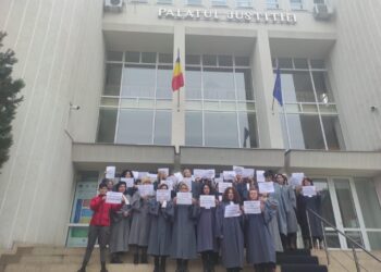 O nouă zi de proteste ale grefierilor de la Tribunalul și Judecătoria Brăila