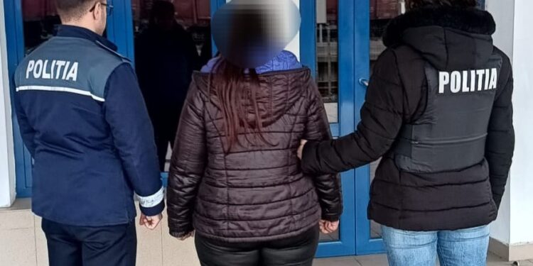 Depistată de polițiști după ce a furat un telefon dintr-un grup sanitar din gara Brăila