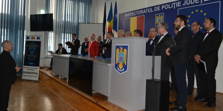 Corul Bărbătesc „Armonia” i-a colindat pe polițiștii brăileni