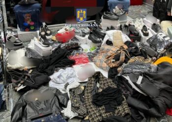 Patru dosare penale pentru punerea în vânzare de articole de îmbrăcăminte, încălțăminte, marochinărie și jucării contrafăcute