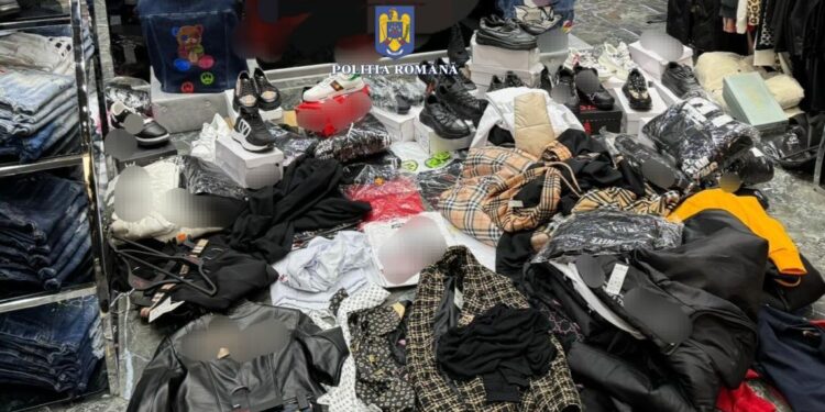 Patru dosare penale pentru punerea în vânzare de articole de îmbrăcăminte, încălțăminte, marochinărie și jucării contrafăcute