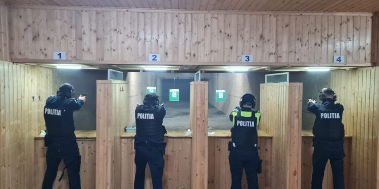 Pregătire profesională pentru agenții de poliție, absolvenți ai promoției noiembrie 2023 ai Școlii de Agenți de Poliție V. Lascăr din Câmpina