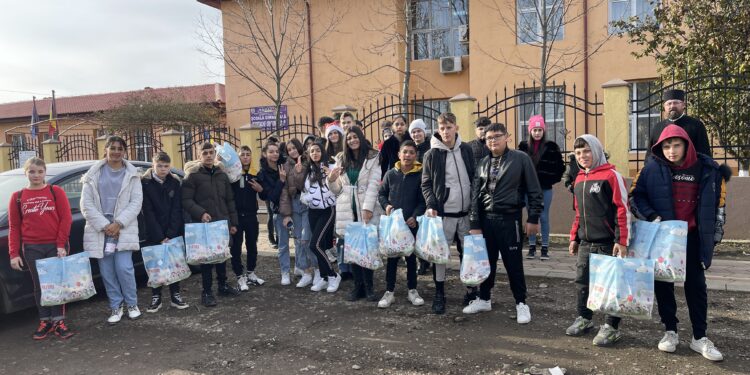 Solidaritate creștină în preajma Sfintelor Sărbători ale Nașterii Domnului în Școala Gimnazială “Costache Grigore Șuțu”