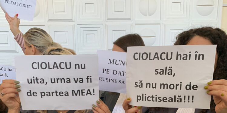 Protest spontan al personalului auxiliar la instanțele de judecată din Brăila și Făurei