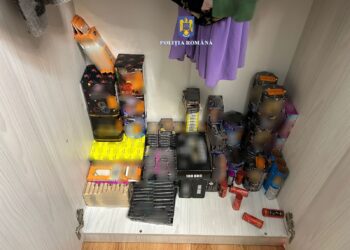 Materiale pirotehnice descoperite și ridicate de polițiști în urma a 5 percheziții