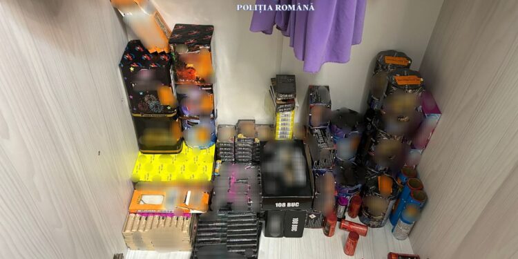 Materiale pirotehnice descoperite și ridicate de polițiști în urma a 5 percheziții