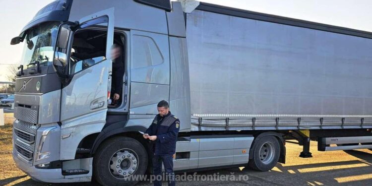A prezentat la controlul de frontieră o poliță de asigurare obligatorie falsă