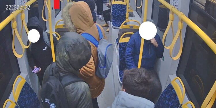 Tramvai vandalizat de un minor de 14 ani la nici o lună de la intrarea pe traseu