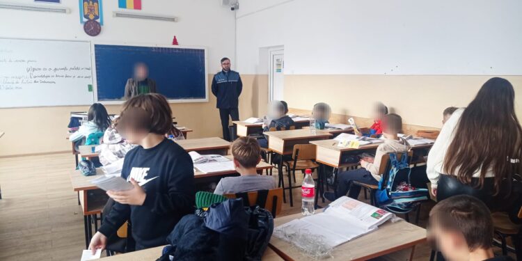 Campania de prevenire a faptelor de port sau folosire fără drept de obiecte periculoase în incinta unităților de învățământ preuniversitar