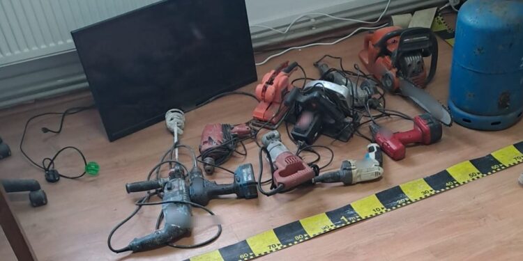 Bărbat din comuna Viziru reținut pentru furturi. Polițiștii au recuperat prejudiciul