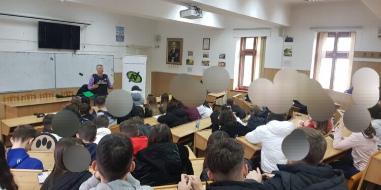 „Consumul de droguri ne privește pe toți!”, campanie derulată de specialiștii antidrog din județul Brăila, în cadrul Colegiului Național „Gheorghe Munteanu Murgoci”