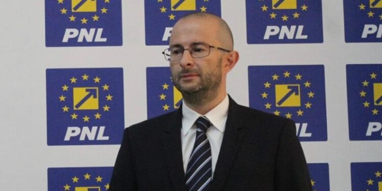 Liberalul Marius Mitescu către conducerea PSD Brăila: ”Beți un pahar cu apa scumpă a Brăilei, căci sigur vă trece, și treziți-vă la realitate!