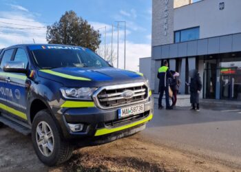 Acțiune de informare a cetățenilor, deținători de animale de companie, desfășurată de polițiști în comuna Vădeni