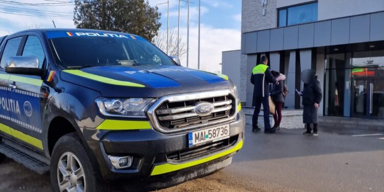 Acțiune de informare a cetățenilor, deținători de animale de companie, desfășurată de polițiști în comuna Vădeni