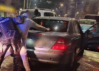 Arsenal de articole pirotehnice descoperit de polițiști în mașina unui brăilean