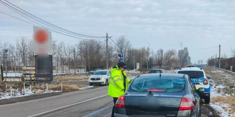 Polițiștii au aplicat 113 sancțiuni contravenționale, în valoare totală de aproape 40.000 de lei, și au reținut în vederea suspendării exercitării dreptului de a conduce 5 permise de conducere