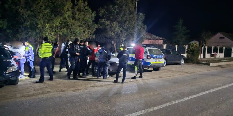 În cursul zilei de duminică polițiștii au intervenit la 41 de evenimente, 35 dintre acestea fiind sesizate prin apel SNUAU 112