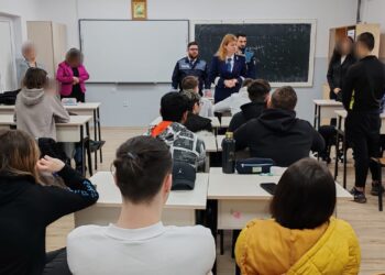 Activități de informare a elevilor Colegiului Tehnic ”Costin D. Nenițescu”, în cadrul Proiectului local ”Violența nu naște lideri!”