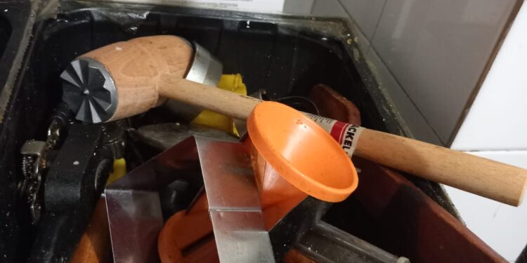 Control al CJPC Brăila la restaurantul ”Paradis Corso”. Amendă și oprirea de la comercializare a unor produse cu dată limită de consum depășită