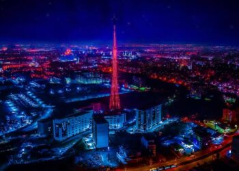 Clădiri emblematice iluminate în roșu, de Ziua Europeană 112. La Brăila s-a ignorat acest eveniment