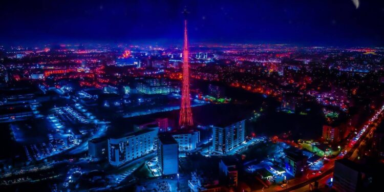 Clădiri emblematice iluminate în roșu, de Ziua Europeană 112. La Brăila s-a ignorat acest eveniment