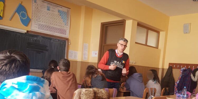 ”Consumul de droguri ne privește pe toți!”, campanie națională derulată de specialiștii antidrog din județul Brăila la Colegiului Național ”Ana Aslan”