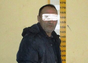 Încerca să rezolve un conflict cu o altă persoană amenințându-l pe acesta cu un cuțit