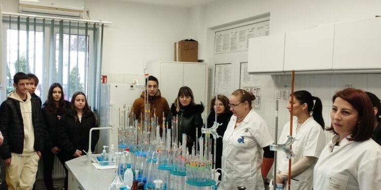 Elevi de la Școala gimnazială ”Mihai Viteazul” au vizitat Laboratorul de la CUP Dunărea Brăila