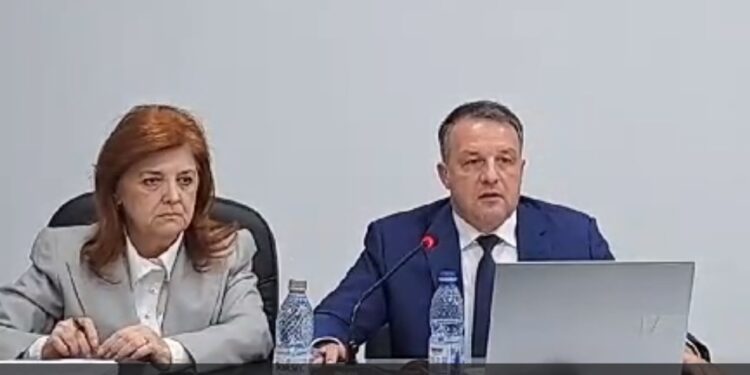 Pe primarul Brăilei nu-l deranjează că el încurcă grosimea cu suprafața, dar transmite atacuri politice de la tribună în ședința CLM