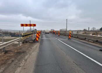 A fost modificată restricția de tonaj și a fost introdusă semaforizarea rutieră pe pasajul C.F. din comuna Piscu, județul Galați