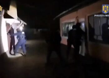 Percheziții în județele Brăila, Dâmbovița și Prahova. Trei suspecți au recrutat mai multe persoane, printre care și o minoră, și le-au constrâns, prin acte de violență și amenințare, să practice prostituția