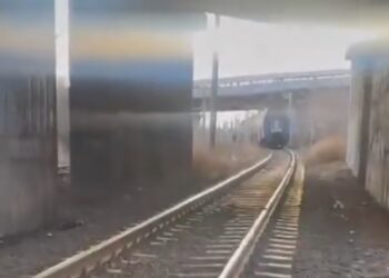 O femeie a fost lovită mortal de tren la intrarea în stația CFR Barboși