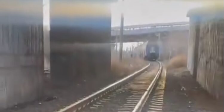 O femeie a fost lovită mortal de tren la intrarea în stația CFR Barboși