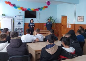 Polițiștii au dat curs invitației de a participa la Proiectul ”Unim inimi…Construim generații” inițiat de Liceul Tehnologic ”Panait Istrati”