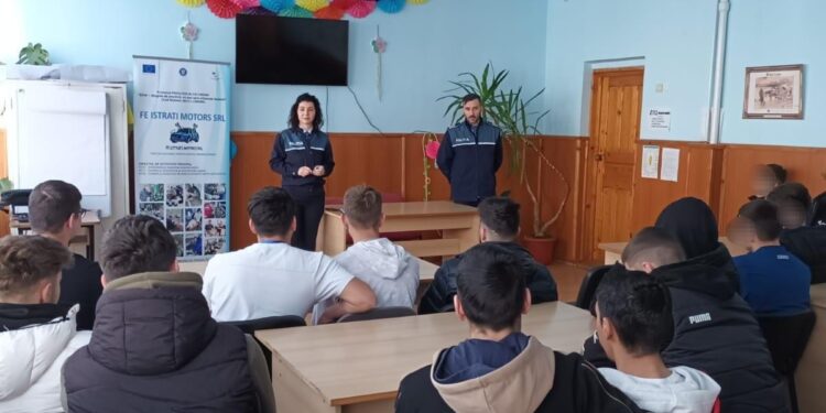 Polițiștii au dat curs invitației de a participa la Proiectul ”Unim inimi…Construim generații” inițiat de Liceul Tehnologic ”Panait Istrati”