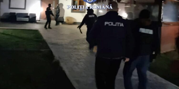 Percheziții în Brăila într-un dosar de înșelăciune și spălare a banilor