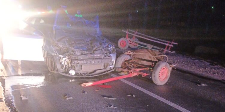 Accident grav pe DN25, în județul Galați. O persoană rănită grav. Calul de la căruța cu care autoturismul a intrat în coliziune a decedat