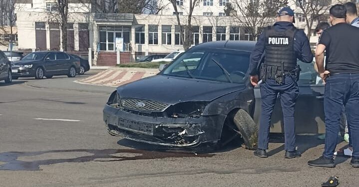 Un brăilean băut a intrat cu mașina în sensul giratoriu din zona intersecției dintre Șoseaua Buzăului și Calea Călărașilor
