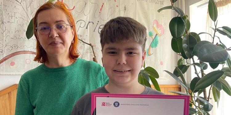 Elevul Lupu Iulian Valentin clasa a VI-a la Școala Mihu Dragomir”, premiat la concursul ”Ascultă 5 minute de muzică clasică”