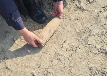 Proiectil găsit în urma unor lucrări în curtea unei gospodării din comuna Gropeni