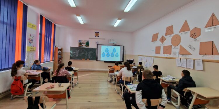Activități desfășurate cu elevii de gimnaziu de la Școala din comuna Romanu, cu ocazia Zilei Mondiale a Apei și Zilei Mondiale a Pădurii